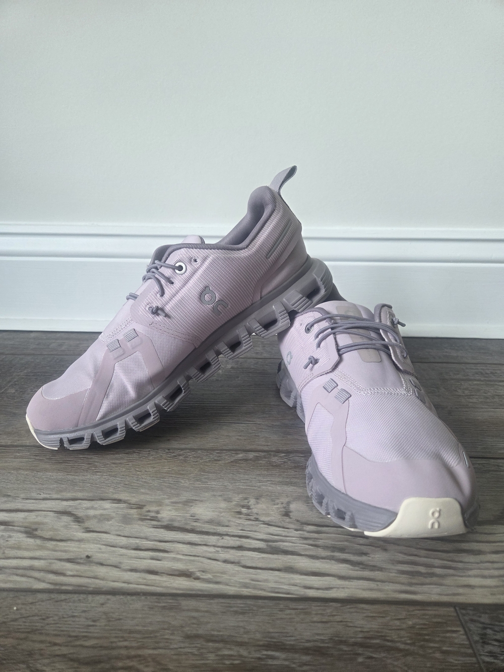 On Running Women's Cloud 6 Waterproof Sneakers in Mauve/Zinc Size 7.5